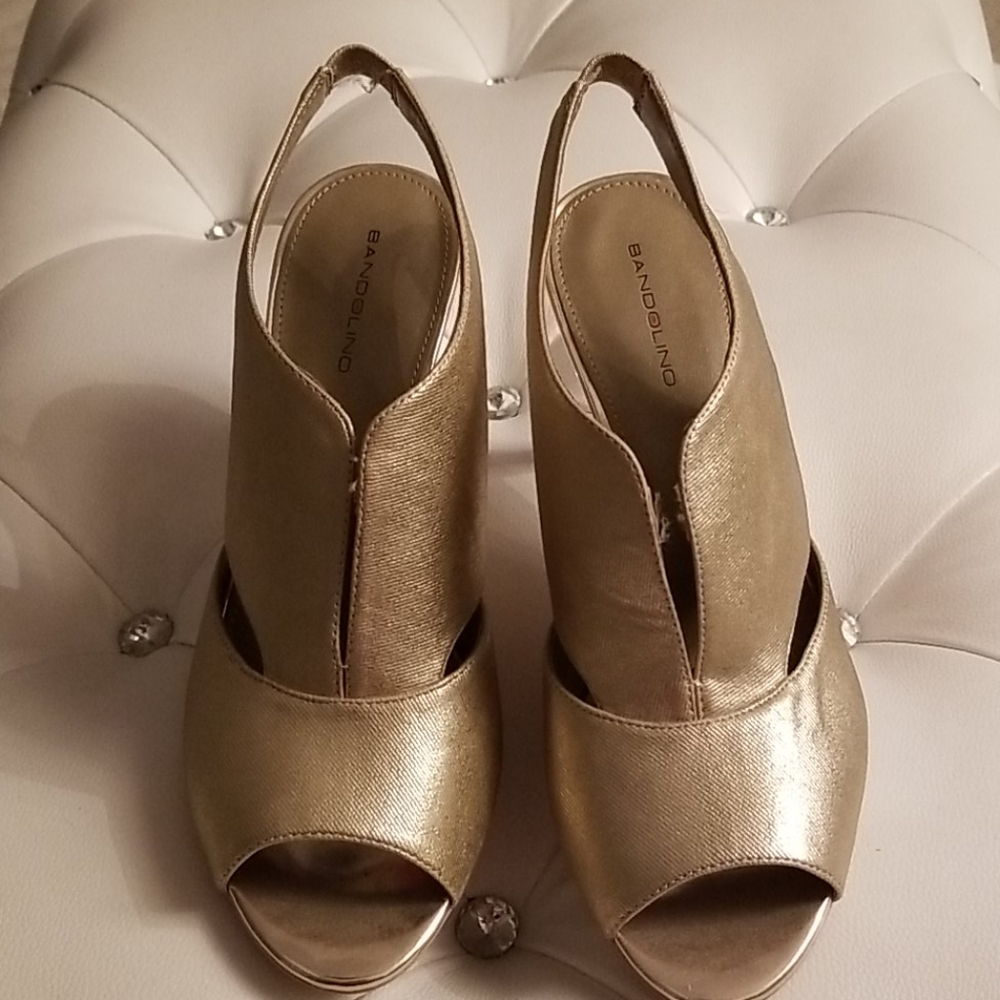 Bandolino size 9 gold open-topped 4 inch heel